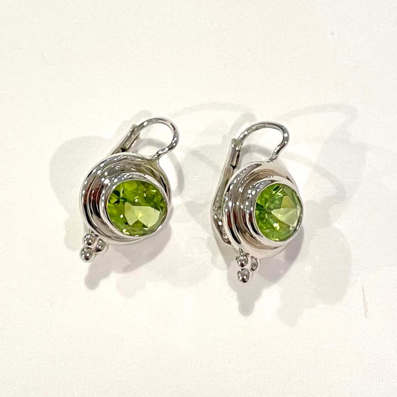 18K White Gold Classic Earring with Peridot